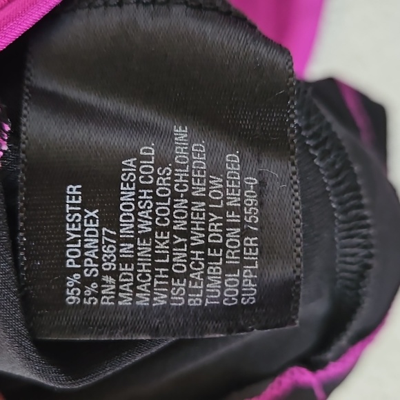 Woman's Sleeveless Color Block Blouse - Picture 4 of 4